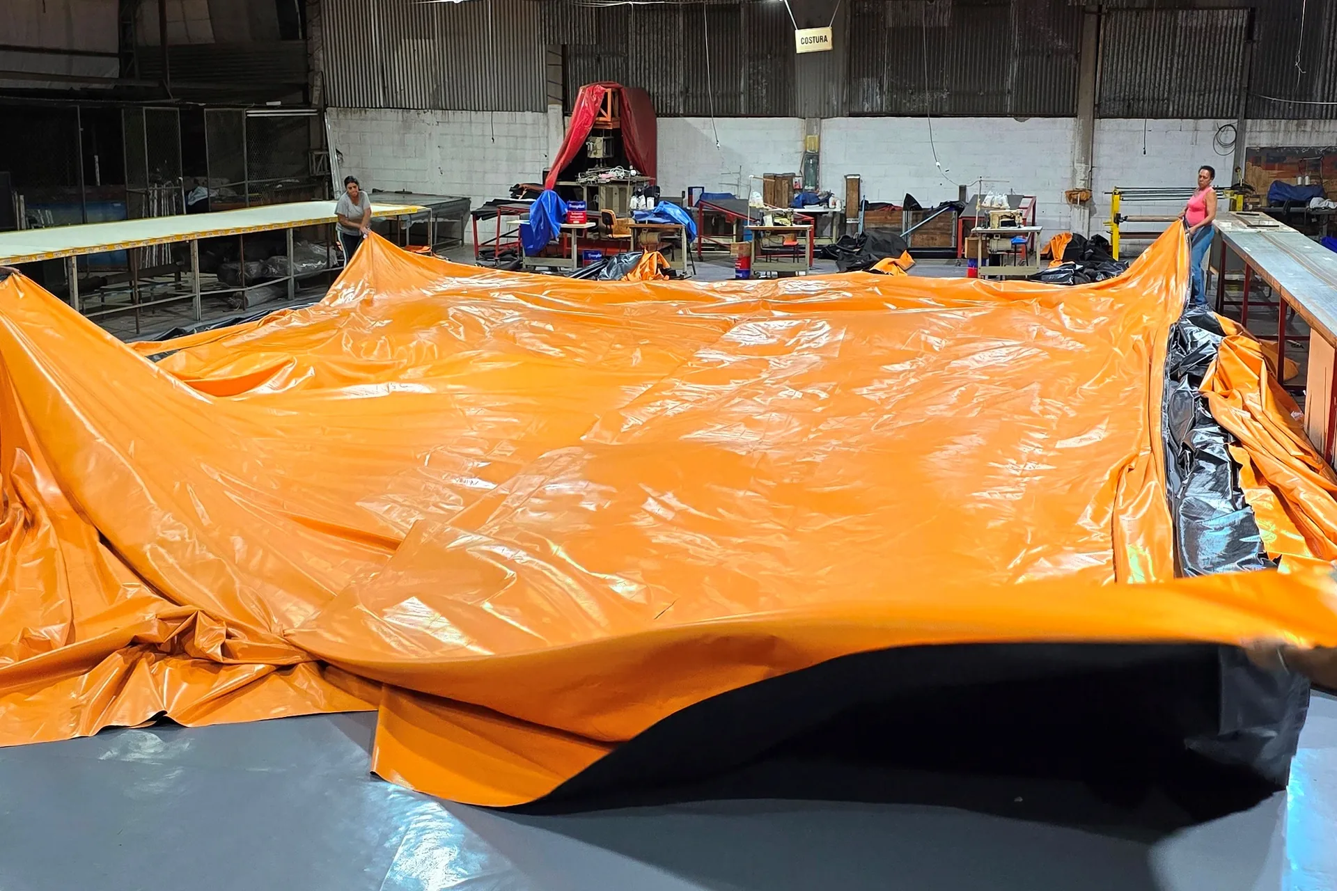 Lona personalizada para transporte rodoviário fabricada pela Lona Mais